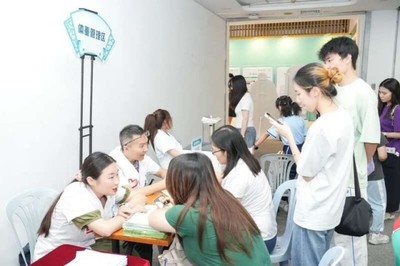 青年夜校送健康，中醫(yī)藥養(yǎng)生夜市點(diǎn)亮千年商圈